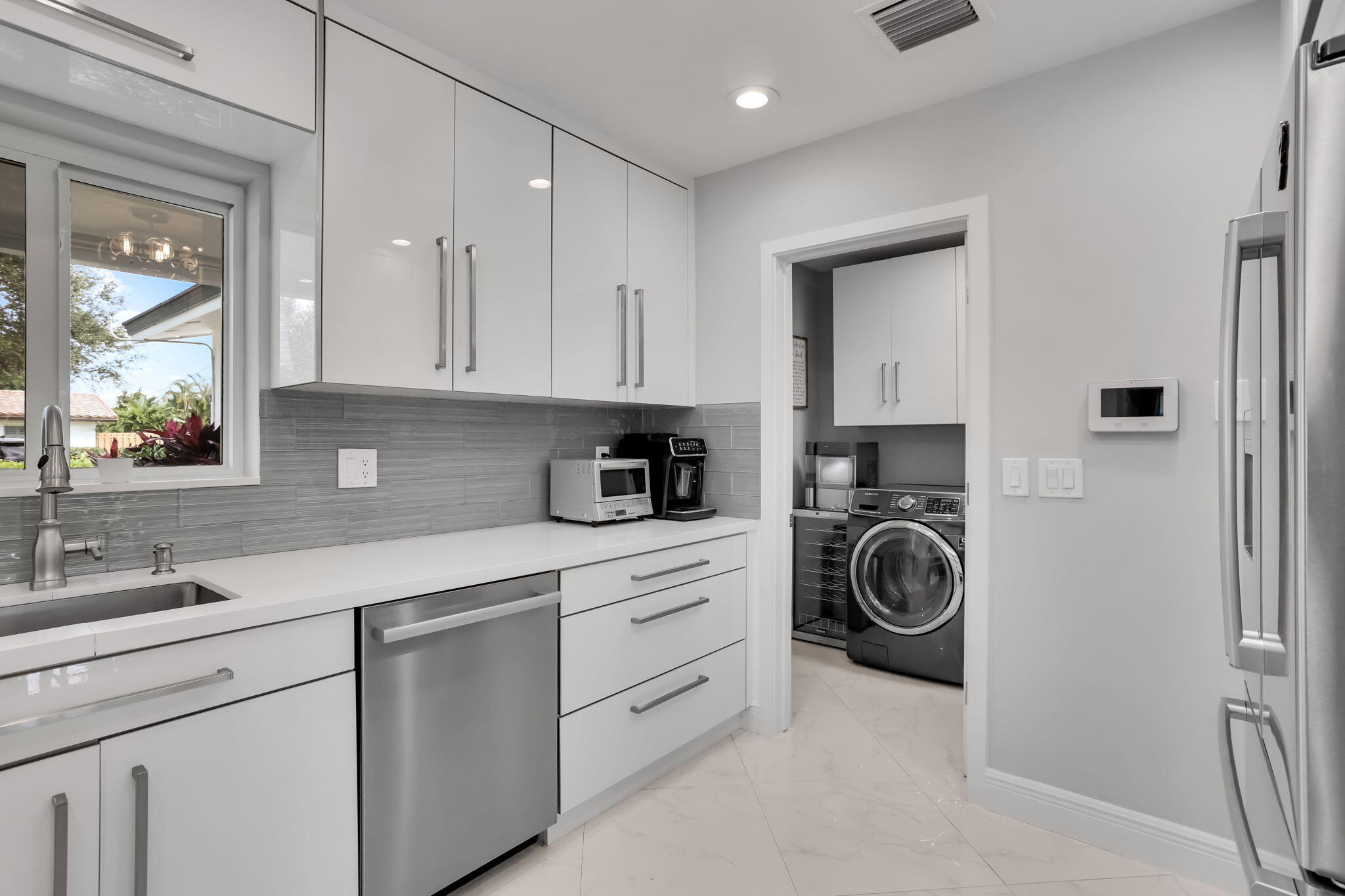 2400 Northeast 45th Street Lighthouse Point, FL 33064 - Photo 15 of 53 43-web-or-mls-0E2A1947