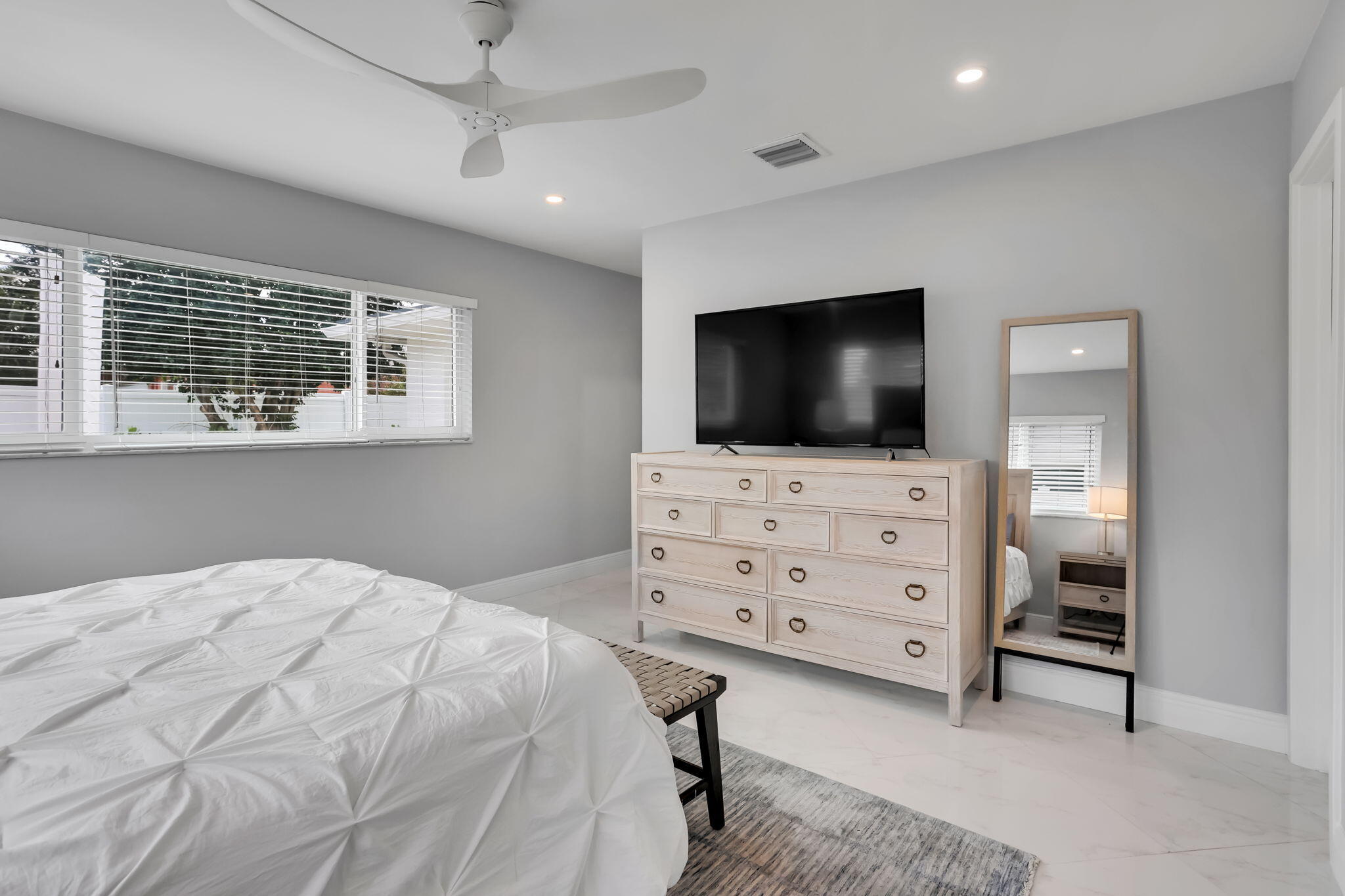 2400 Northeast 45th Street Lighthouse Point, FL 33064 - Photo 27 of 53 52-web-or-mls-0E2A1992