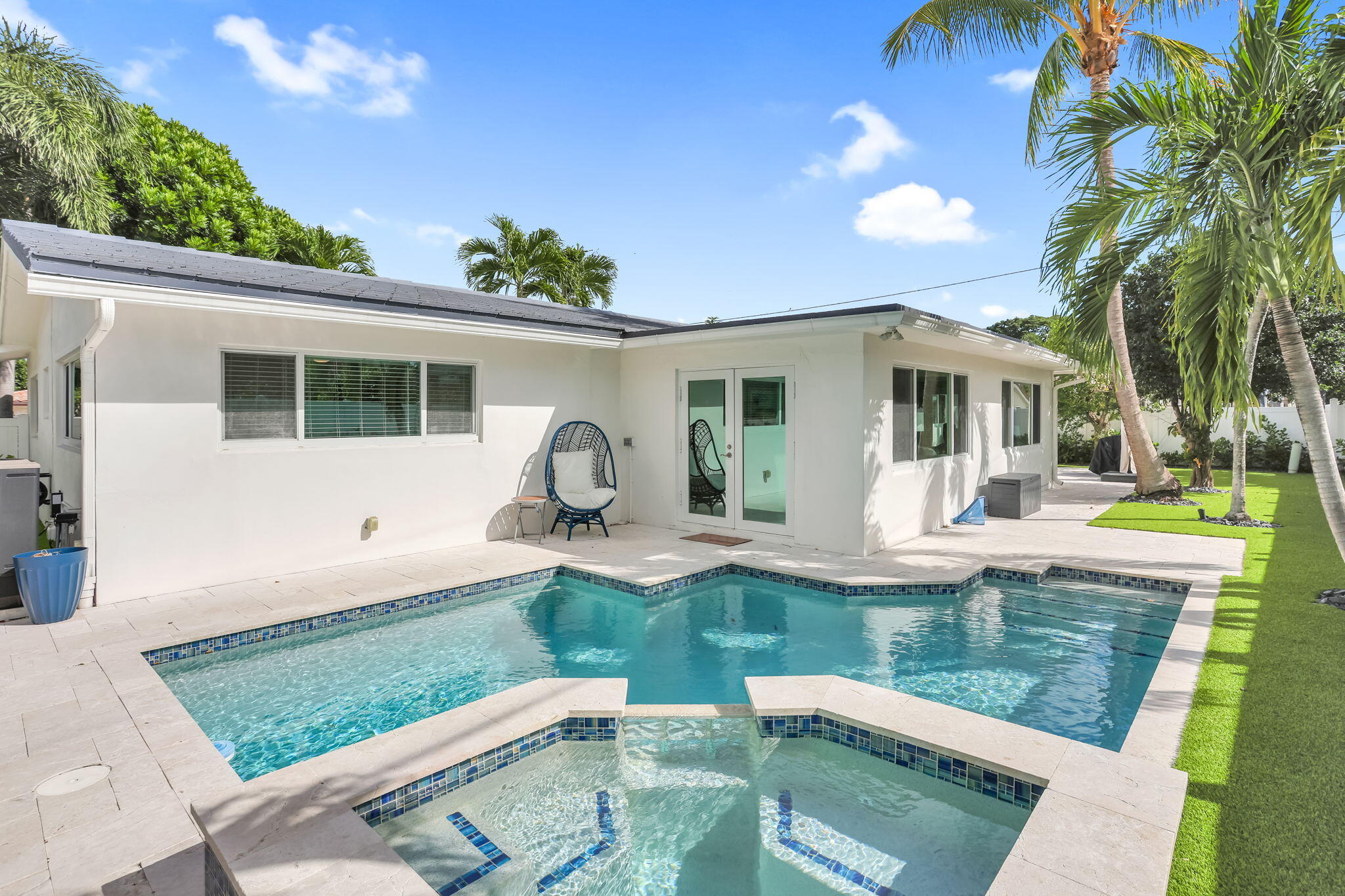 2400 Northeast 45th Street Lighthouse Point, FL 33064 - Photo 37 of 53 64-web-or-mls-0E2A2052