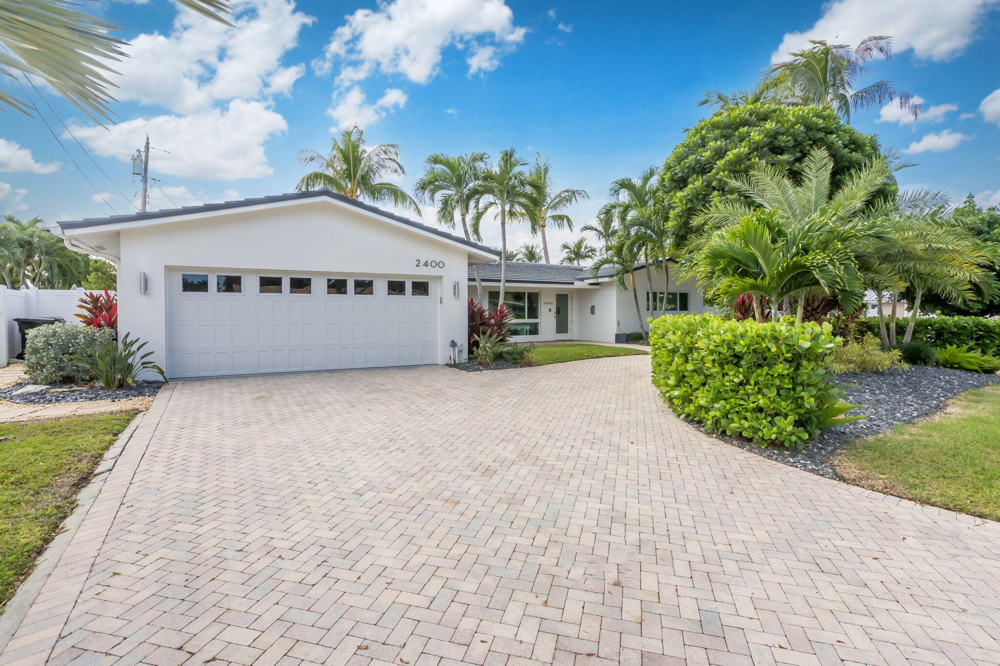 2400 Northeast 45th Street Lighthouse Point, FL 33064 - Photo 4 of 53 1-web-or-mls-0E2A1882-HDR