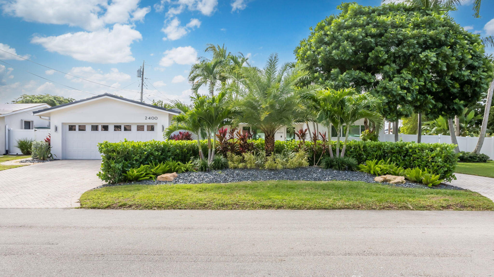 2400 Northeast 45th Street Lighthouse Point, FL 33064 - Photo 5 of 53 2-web-or-mls-0E2A1887-HDR