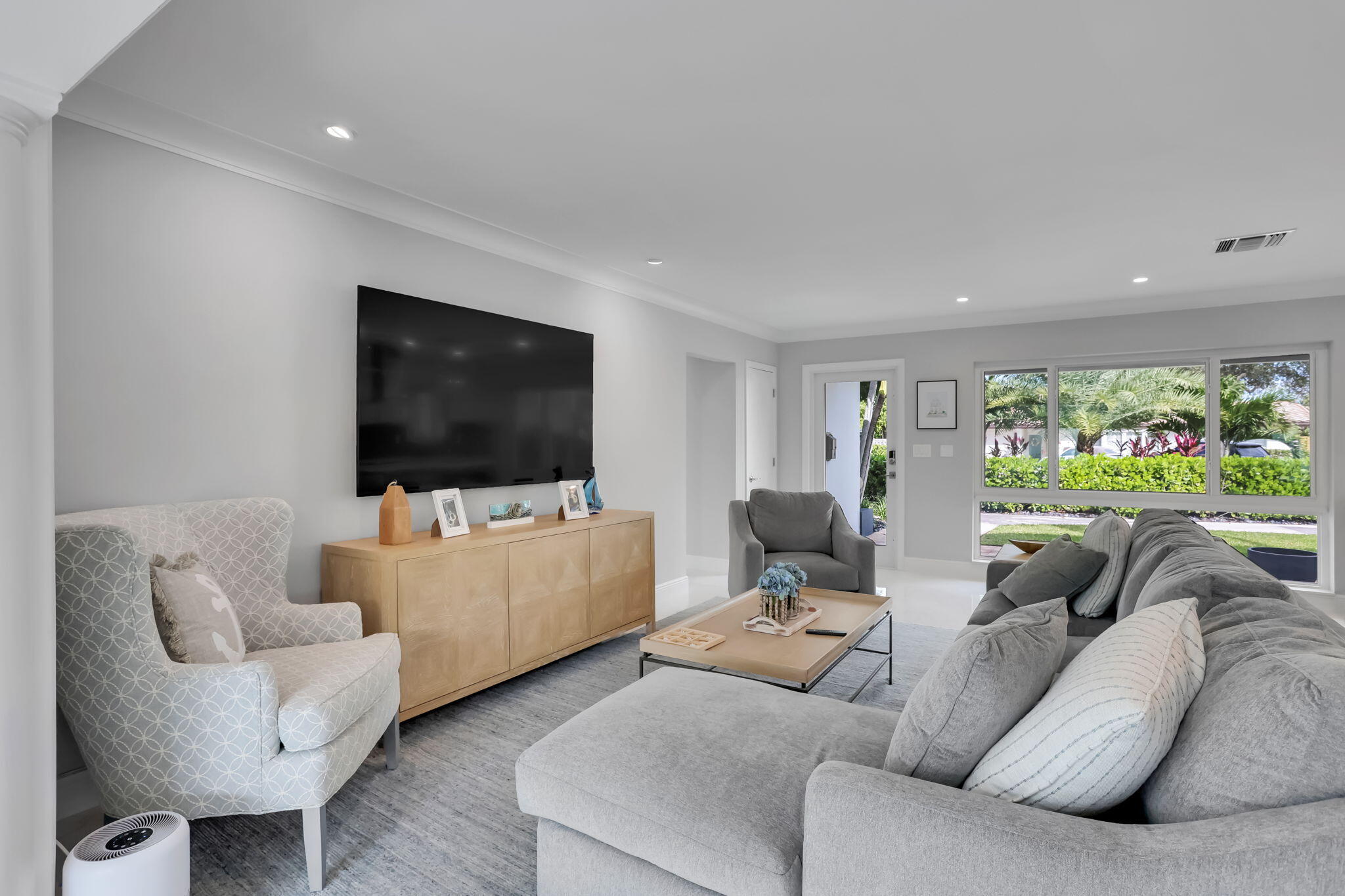 2400 Northeast 45th Street Lighthouse Point, FL 33064 - Photo 7 of 53 40-web-or-mls-0E2A1932