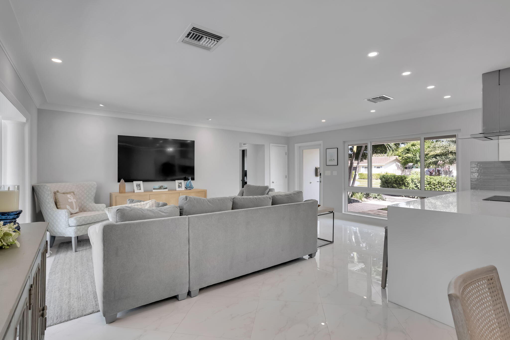 2400 Northeast 45th Street Lighthouse Point, FL 33064 - Photo 10 of 53 38-web-or-mls-0E2A1922