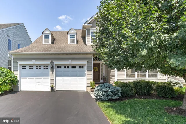 a front view of house with yard