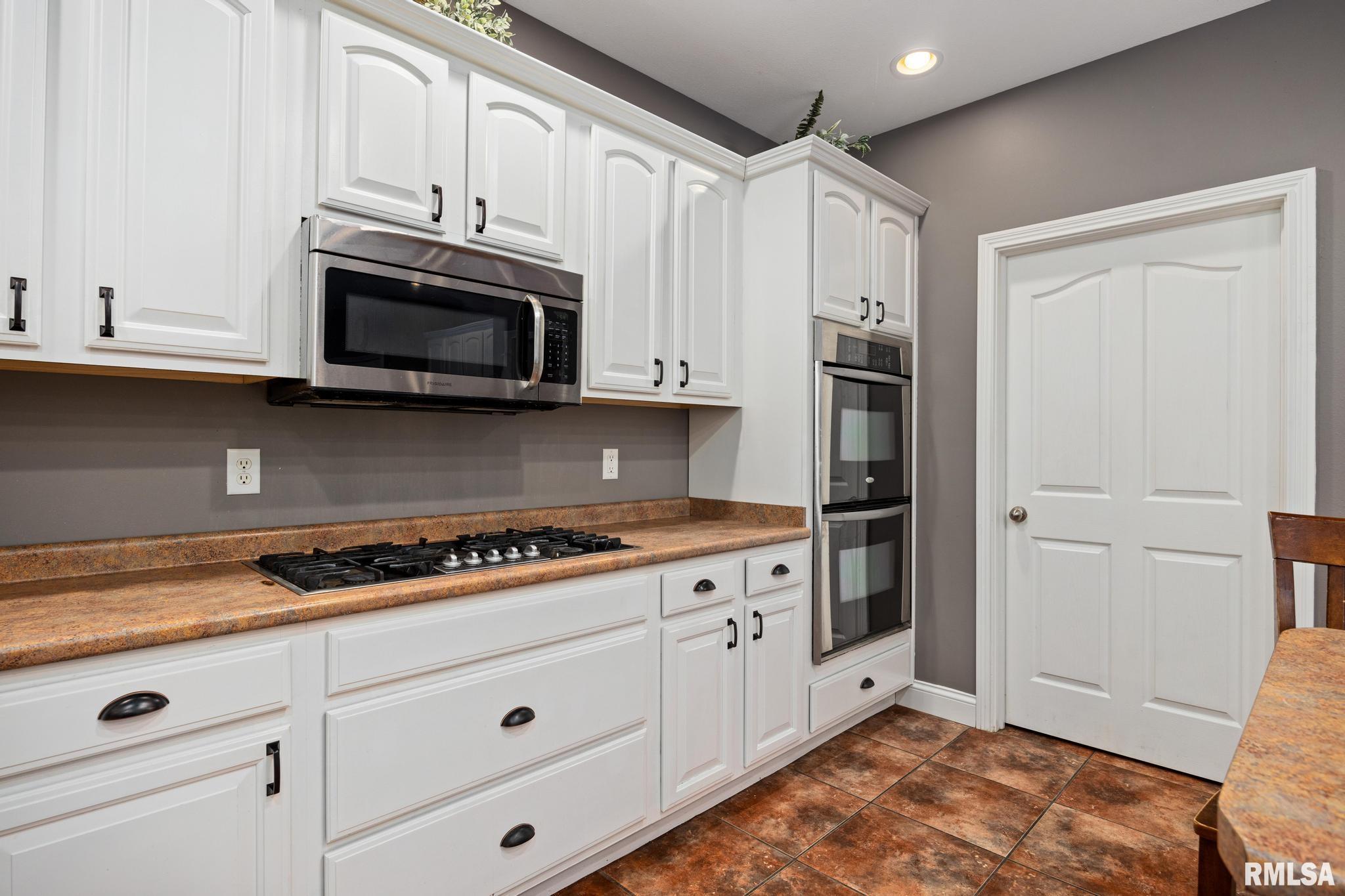 1817 Autumn Ridge Washington, IL 61571 - Photo 10 of 56