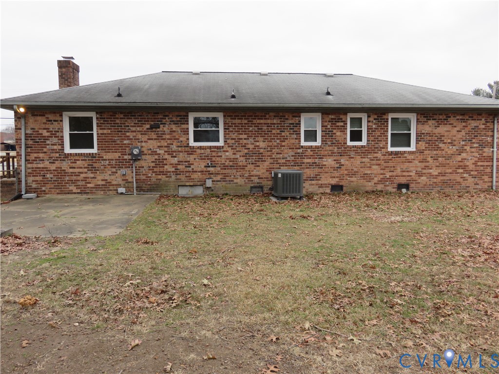 6729 Cold Harbor Road Mechanicsville, VA 23111 - Photo 21 of 22 front view of a house with a yard