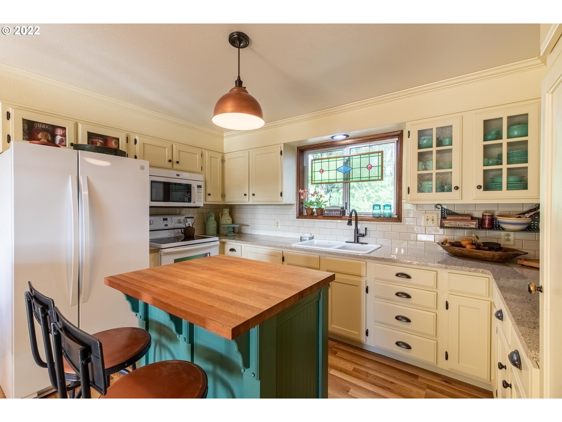 68227 Ravine Road North Bend, OR 97459 - Photo 5 of 32 Gallery Image 5