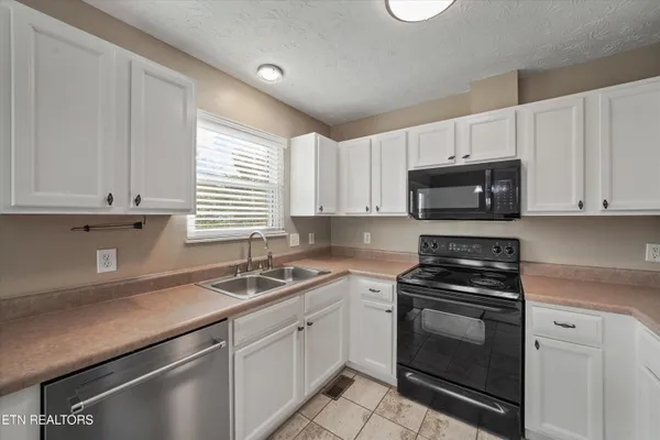 $354,900 | 8431 Gardenside Lane, Powell, TN 37849