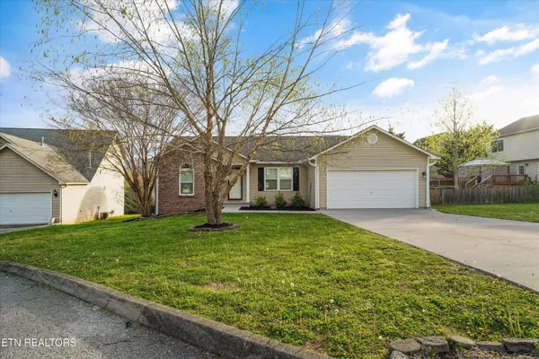 $354,900 | 8431 Gardenside Lane, Powell, TN 37849