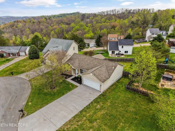 $354,900 | 8431 Gardenside Lane, Powell, TN 37849