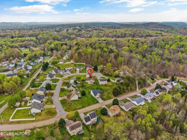 $354,900 | 8431 Gardenside Lane, Powell, TN 37849