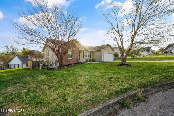 $354,900 | 8431 Gardenside Lane, Powell, TN 37849