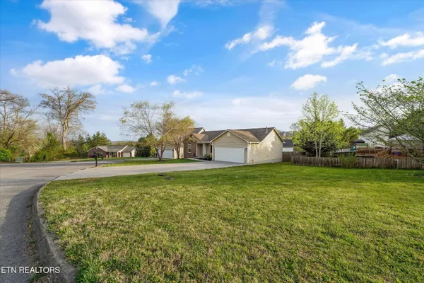$354,900 | 8431 Gardenside Lane, Powell, TN 37849