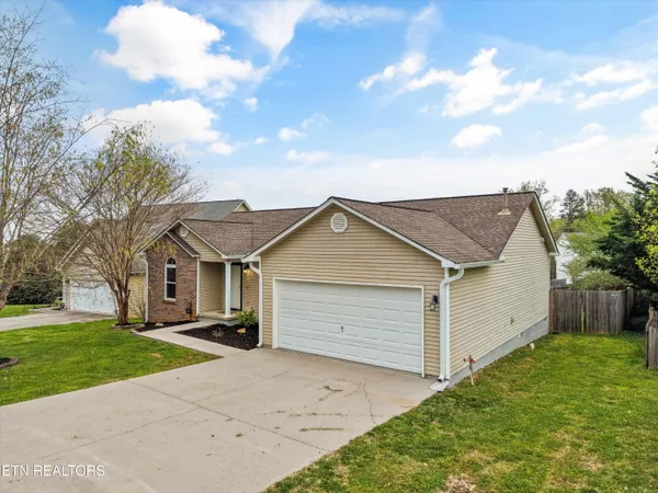 $354,900 | 8431 Gardenside Lane, Powell, TN 37849