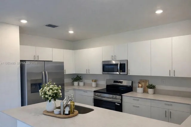 $2,700 | 2721 Southeast 26th Road, Unit 2721, Homestead, FL 33035