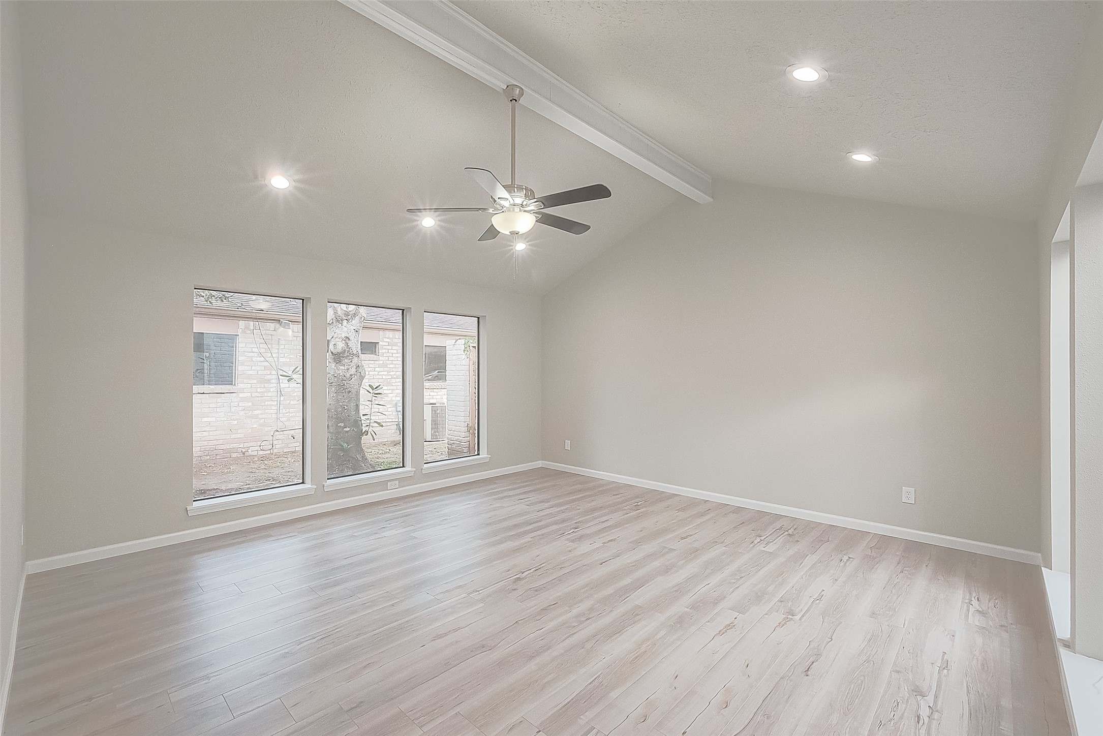 6107 Sanford Road Houston, TX 77096 - Photo 7 of 50