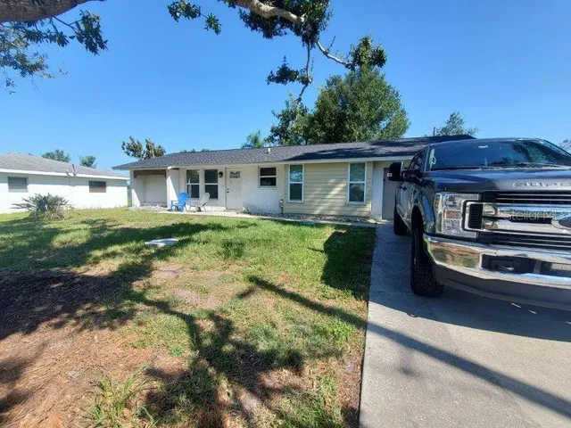 a view of a house with a yard