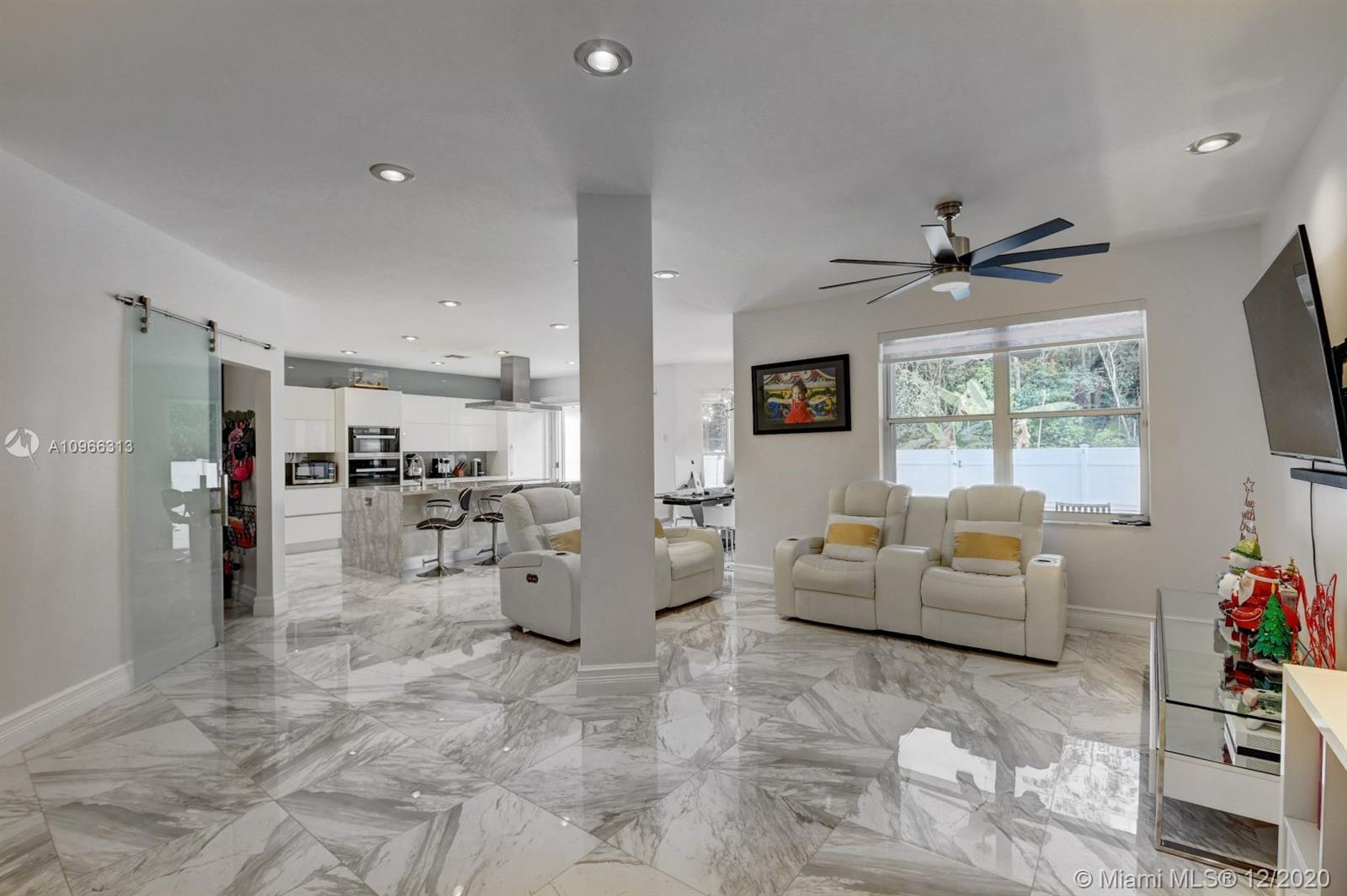 21244 Vía Fiore Boca Raton, FL 33433 - Photo 15 of 59 Gallery Image 15