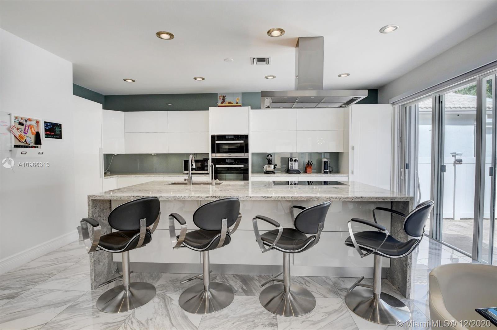 21244 Vía Fiore Boca Raton, FL 33433 - Photo 16 of 59 Gallery Image 16