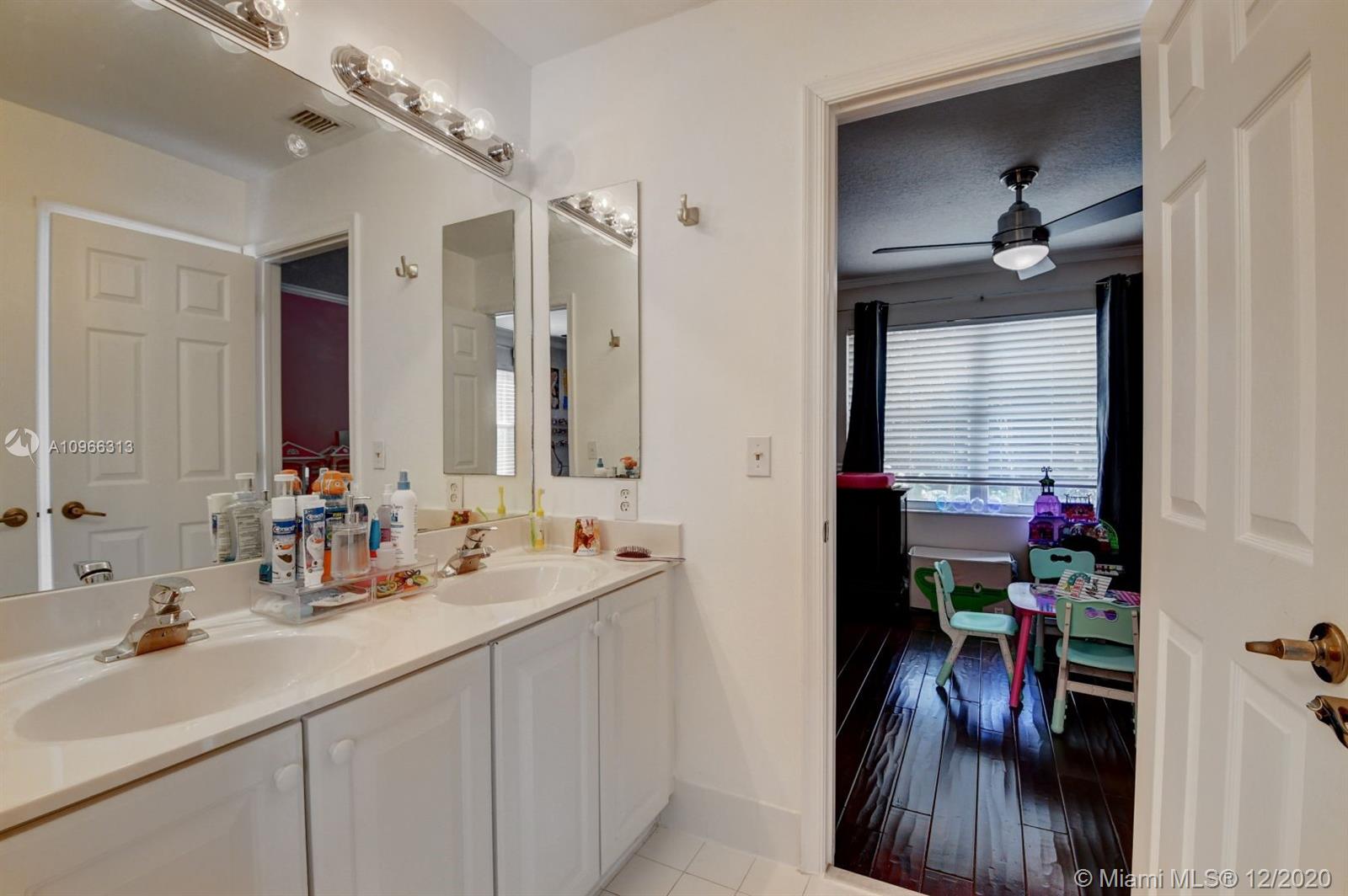 21244 Vía Fiore Boca Raton, FL 33433 - Photo 35 of 59 Gallery Image 35