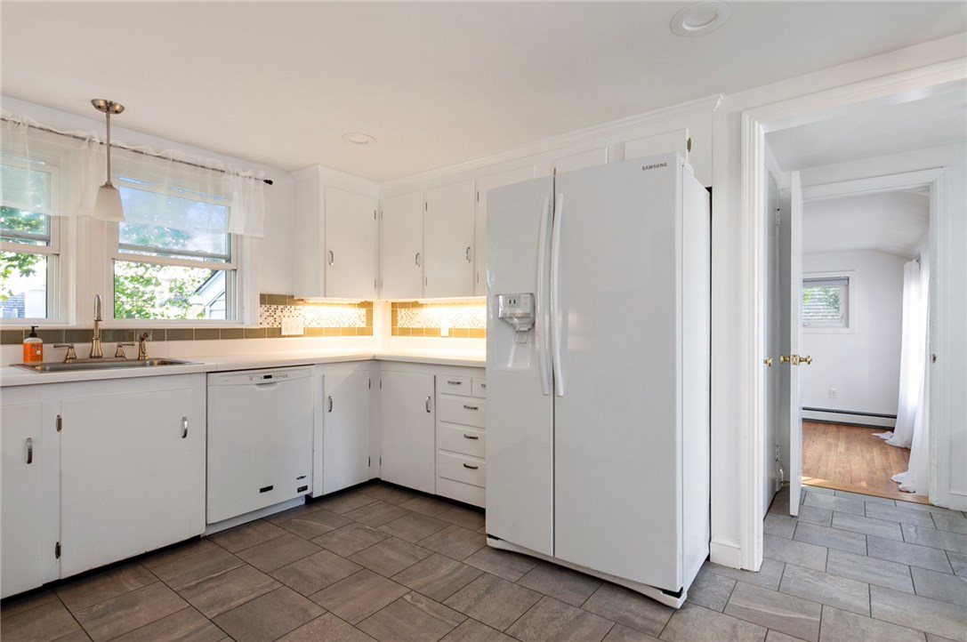 609 Point Judith Road Narragansett, RI 02882 - Photo 4 of 19