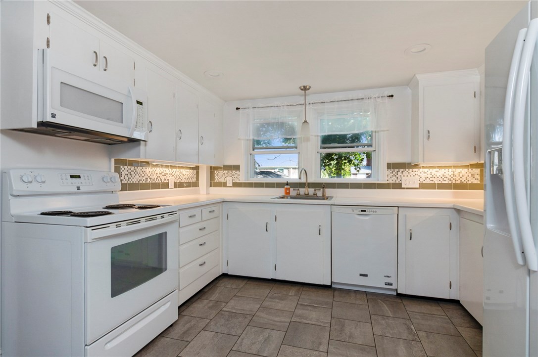 609 Point Judith Road Narragansett, RI 02882 - Photo 6 of 19