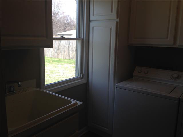 8567 Crabb Road Temperance, MI 48182 - Photo 10 of 14 20397987-9.JPG