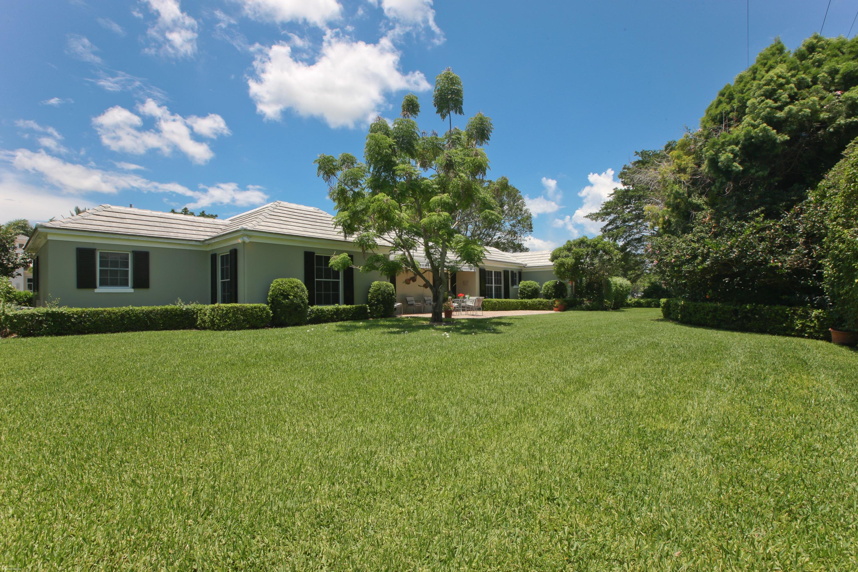 19 Country Road Boynton Beach, FL 33436 - Photo 18 of 19 Rear view