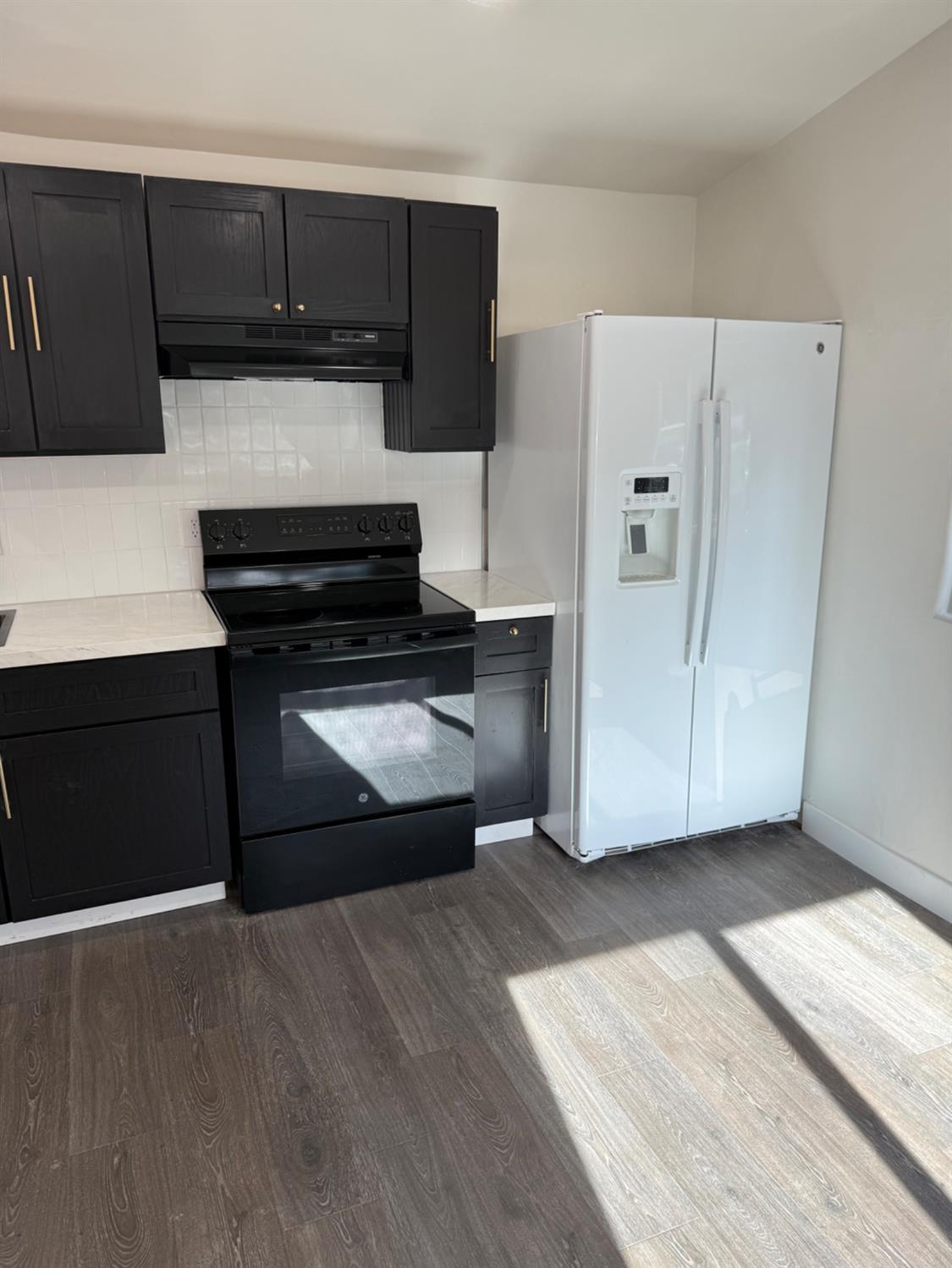 6060 Pony Express Trail, Unit 18 Pollock Pines, CA 95726 - Photo 7 of 17 a kitchen with a refrigerator and a stove top oven