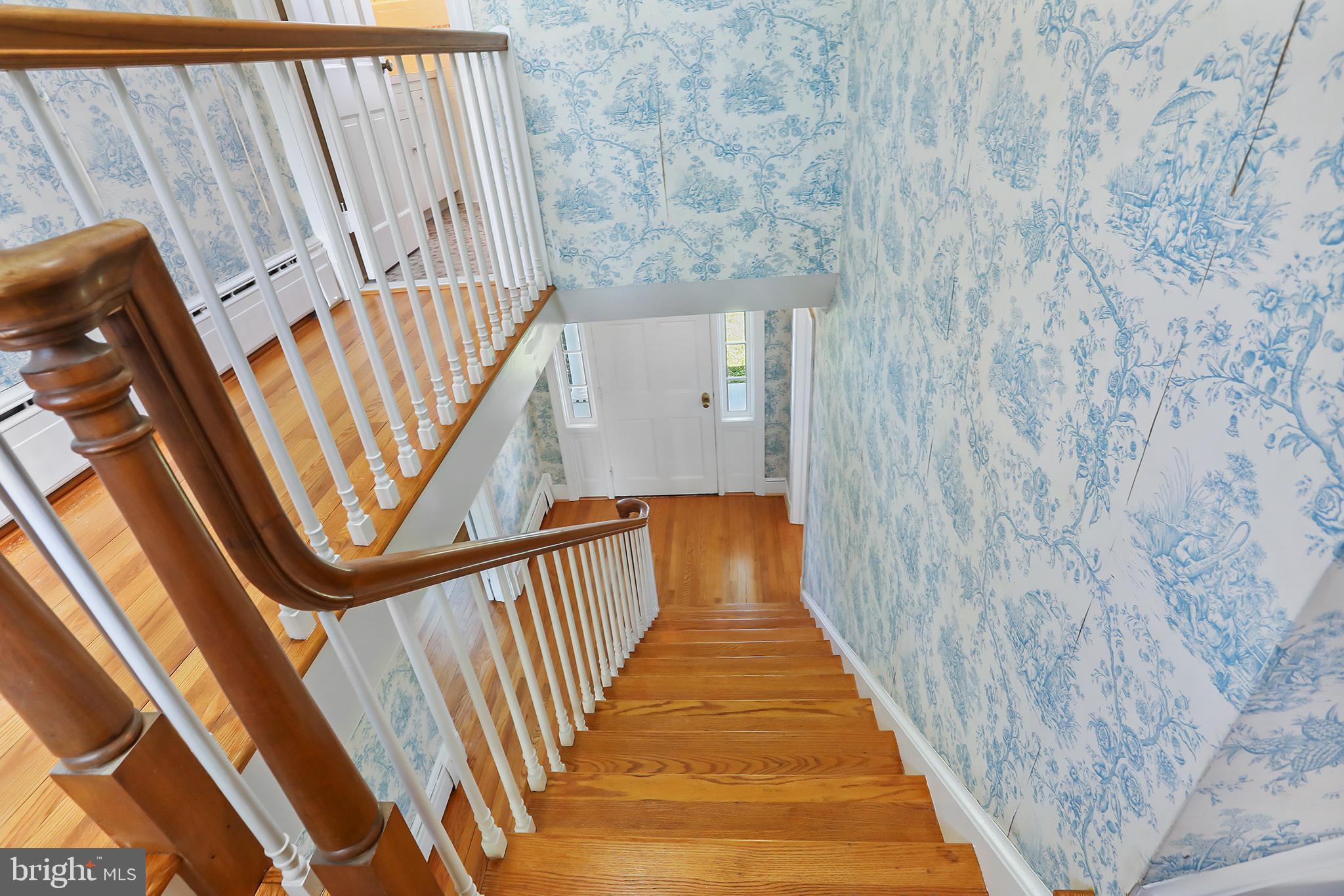 17796 Harmony Church Road Hamilton, VA 20158 - Photo 45 of 77 Stairs to foyer