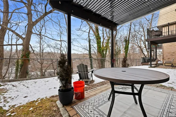 $2,800 | 330 South Central Avenue, Unit F3, Scarsdale, NY 10583