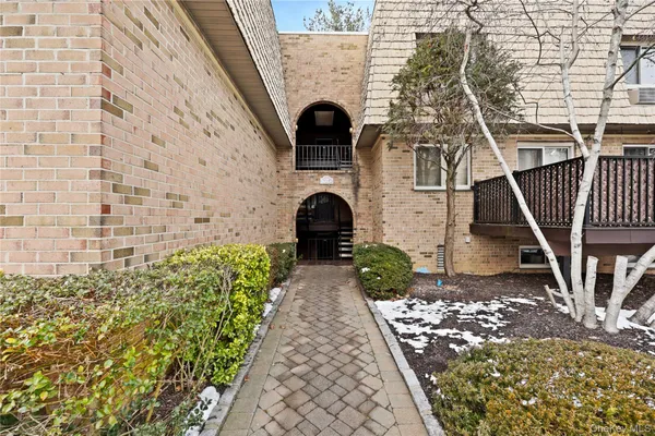 $2,800 | 330 South Central Avenue, Unit F3, Scarsdale, NY 10583