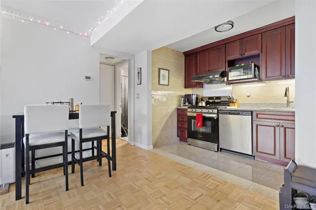 $2,800 | 330 South Central Avenue, Unit F3, Scarsdale, NY 10583