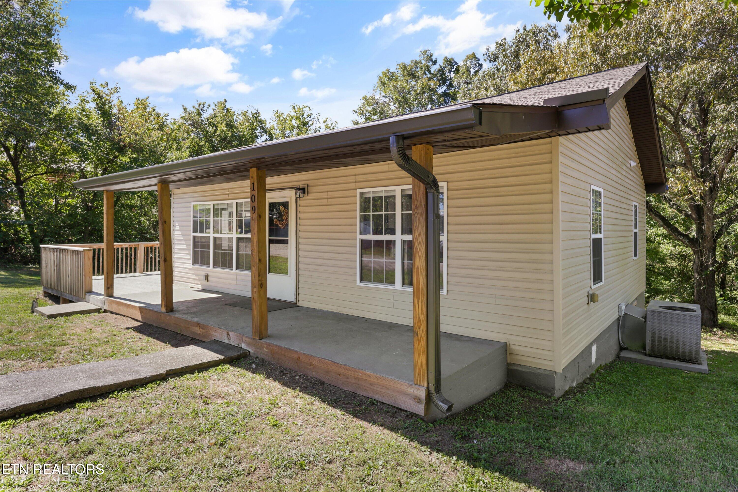 109 Cedar Ridge Road Knoxville, TN 37924 - Photo 4 of 26 Front