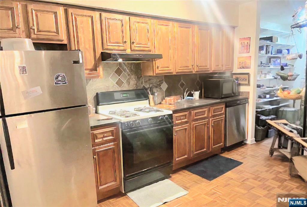 66-68 Edgewater Place, Unit A2 Edgewater, NJ 07020 - Photo 5 of 21