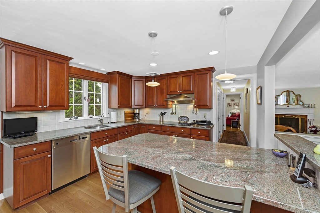 36 Fairlee Road Newton, MA 02468 - Photo 5 of 23 Gallery Image 5