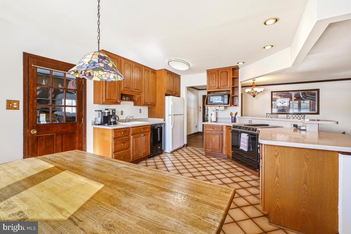 24357 Flamingo Terrace Gaithersburg, MD 20882 - Photo 11 of 40 Kitchen Eat-in Area