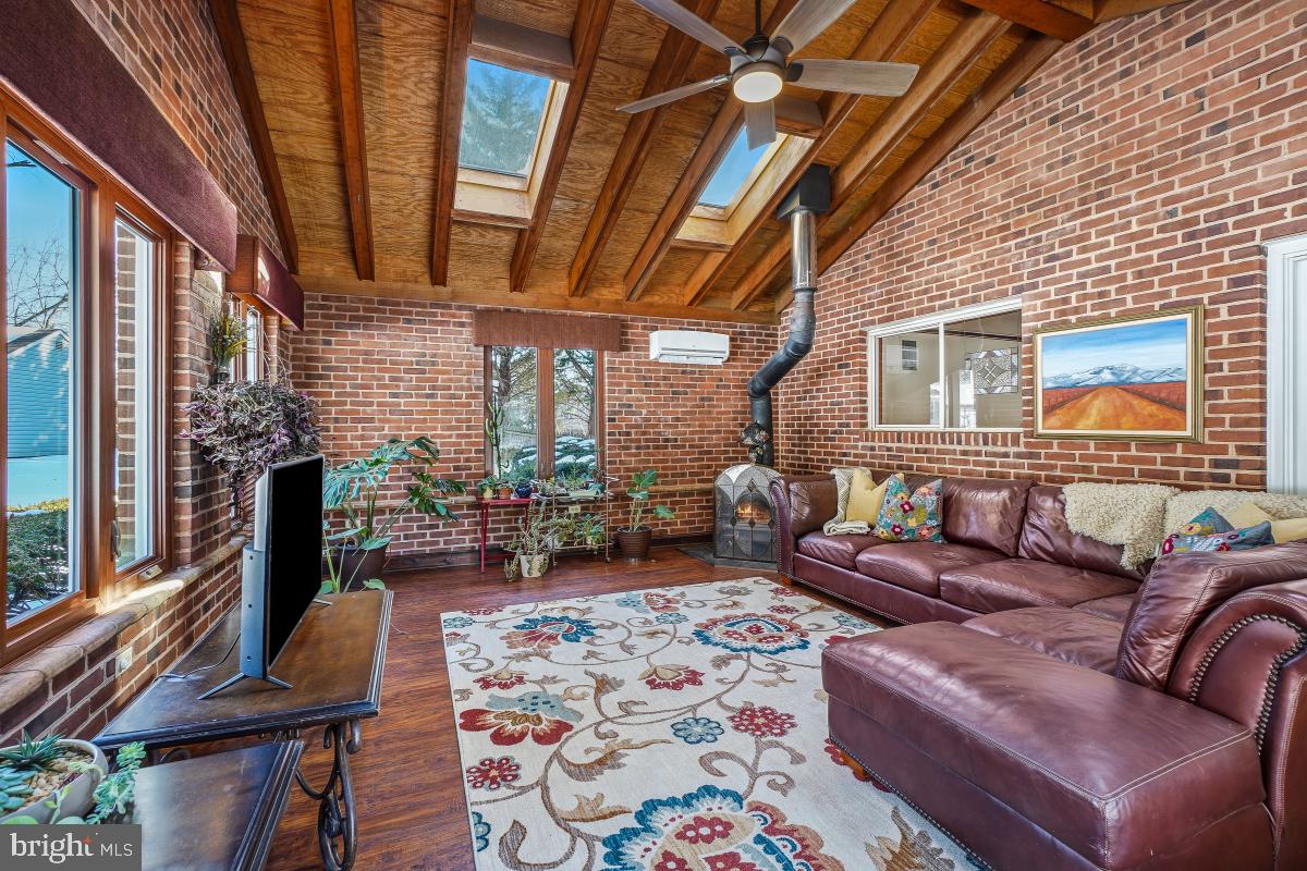 24357 Flamingo Terrace Gaithersburg, MD 20882 - Photo 21 of 41 a outdoor living space with furniture