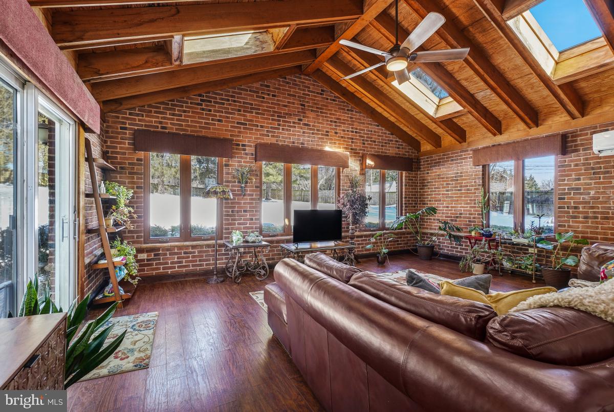 24357 Flamingo Terrace Gaithersburg, MD 20882 - Photo 21 of 40 Sunroom