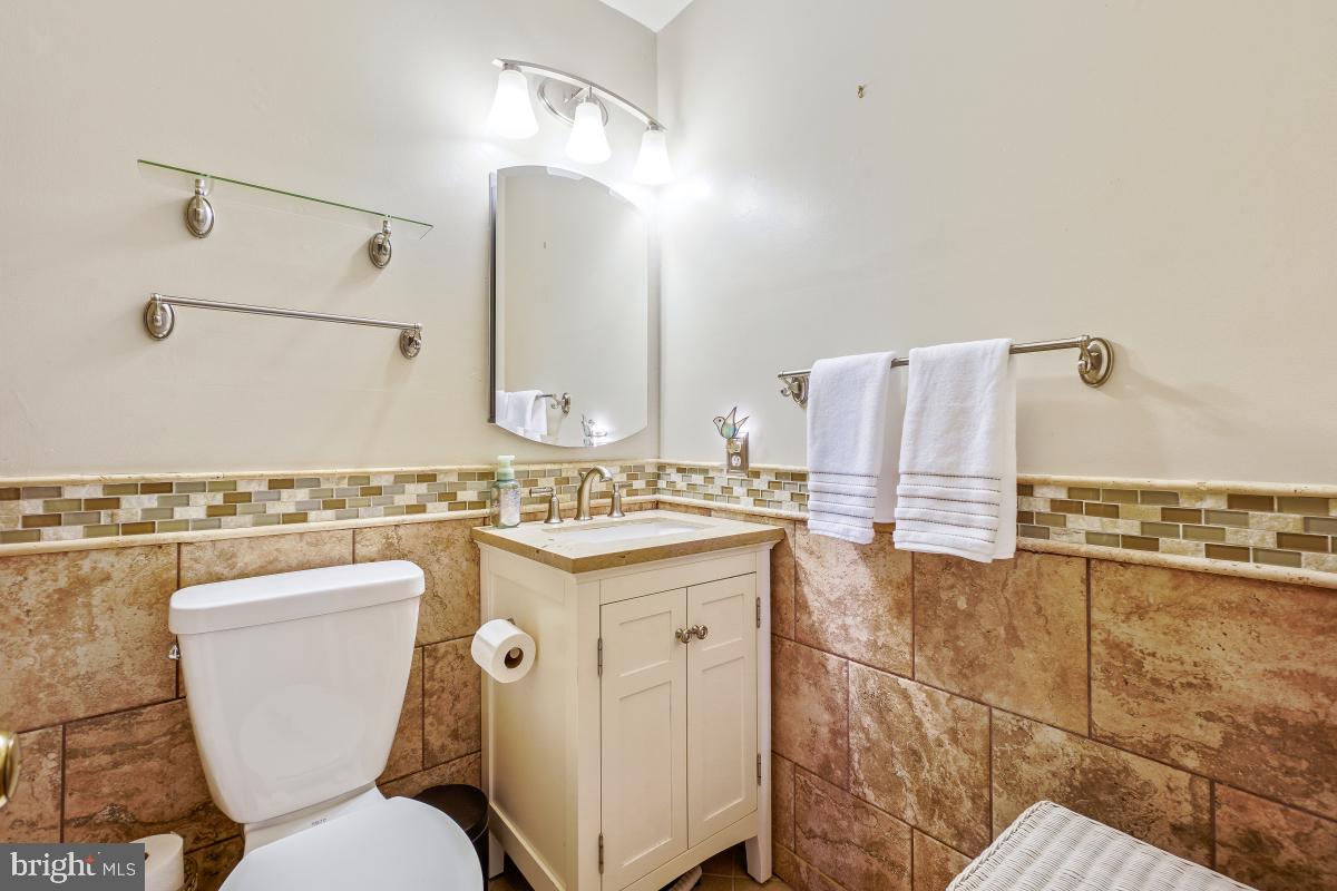 24357 Flamingo Terrace Gaithersburg, MD 20882 - Photo 30 of 41 a bathroom with a toilet sink and mirror