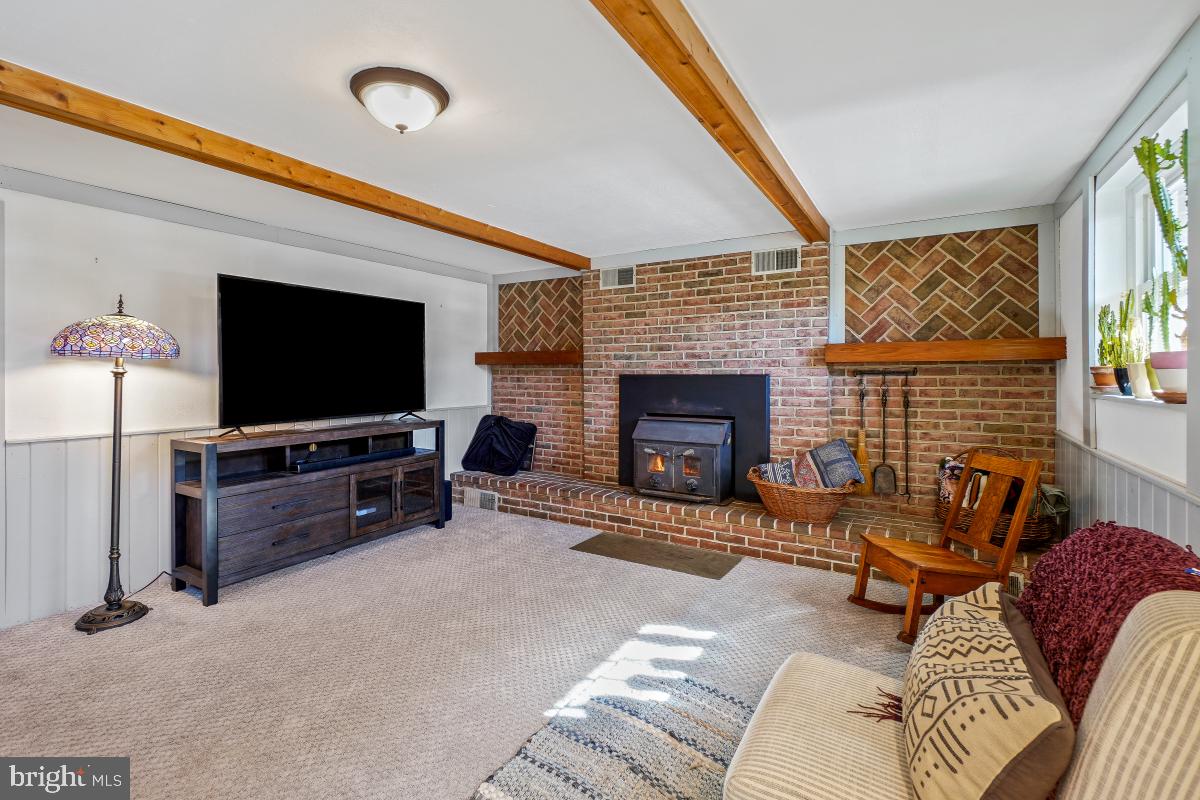 24357 Flamingo Terrace Gaithersburg, MD 20882 - Photo 35 of 41 a living room with furniture and a flat screen tv