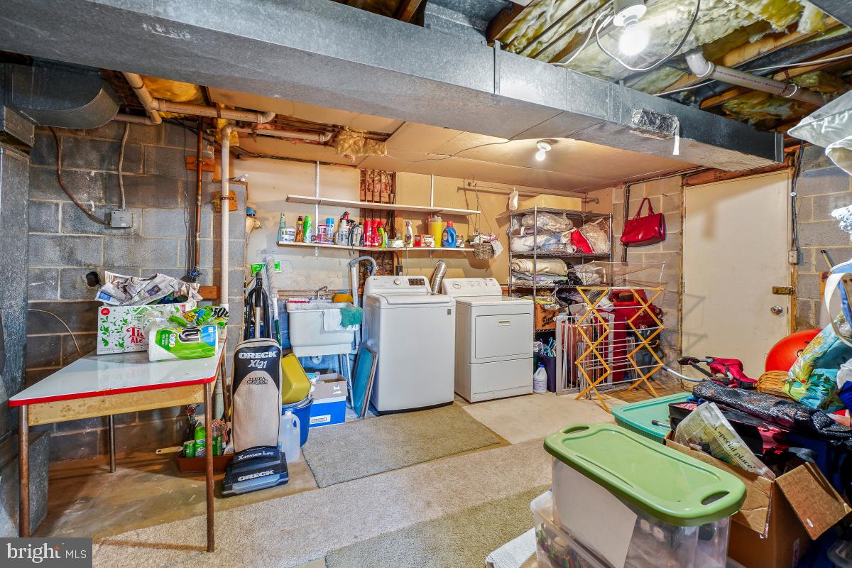 24357 Flamingo Terrace Gaithersburg, MD 20882 - Photo 36 of 41 a view of a storage in a room