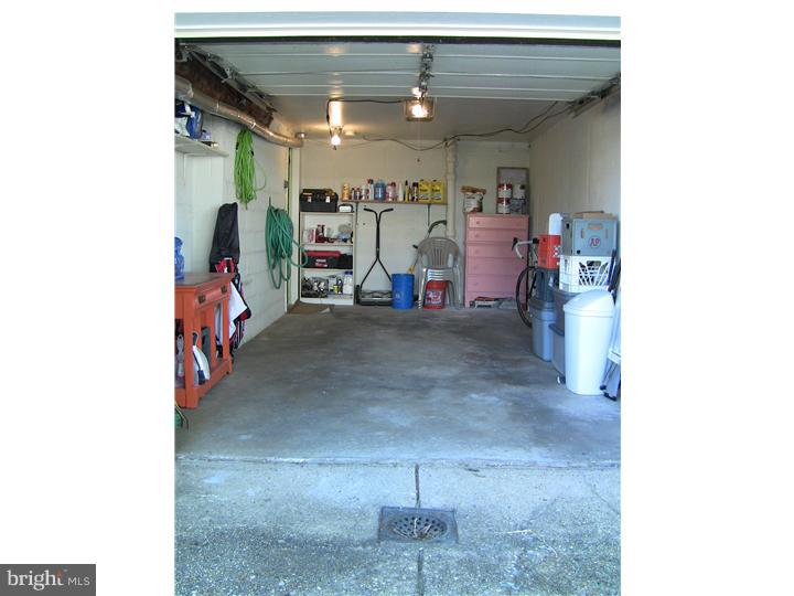 12231 Rambler Road Philadelphia, PA 19154 - Photo 22 of 23 Garage