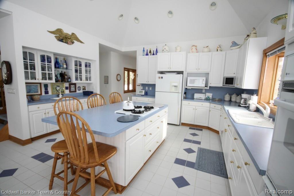2025 Clyde Road Highland, MI 48357 - Photo 10 of 63 IMG_0222.jpg
