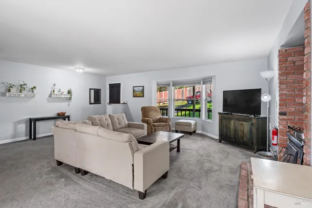 $395,000 | 23929 Nutmeg Place, Willits, CA 95490