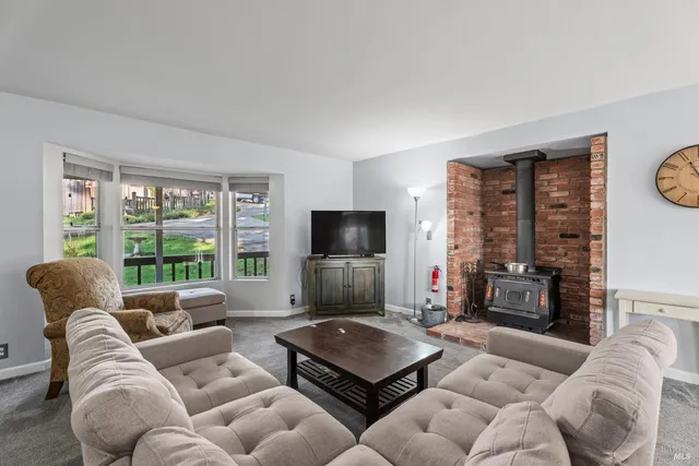 $395,000 | 23929 Nutmeg Place, Willits, CA 95490