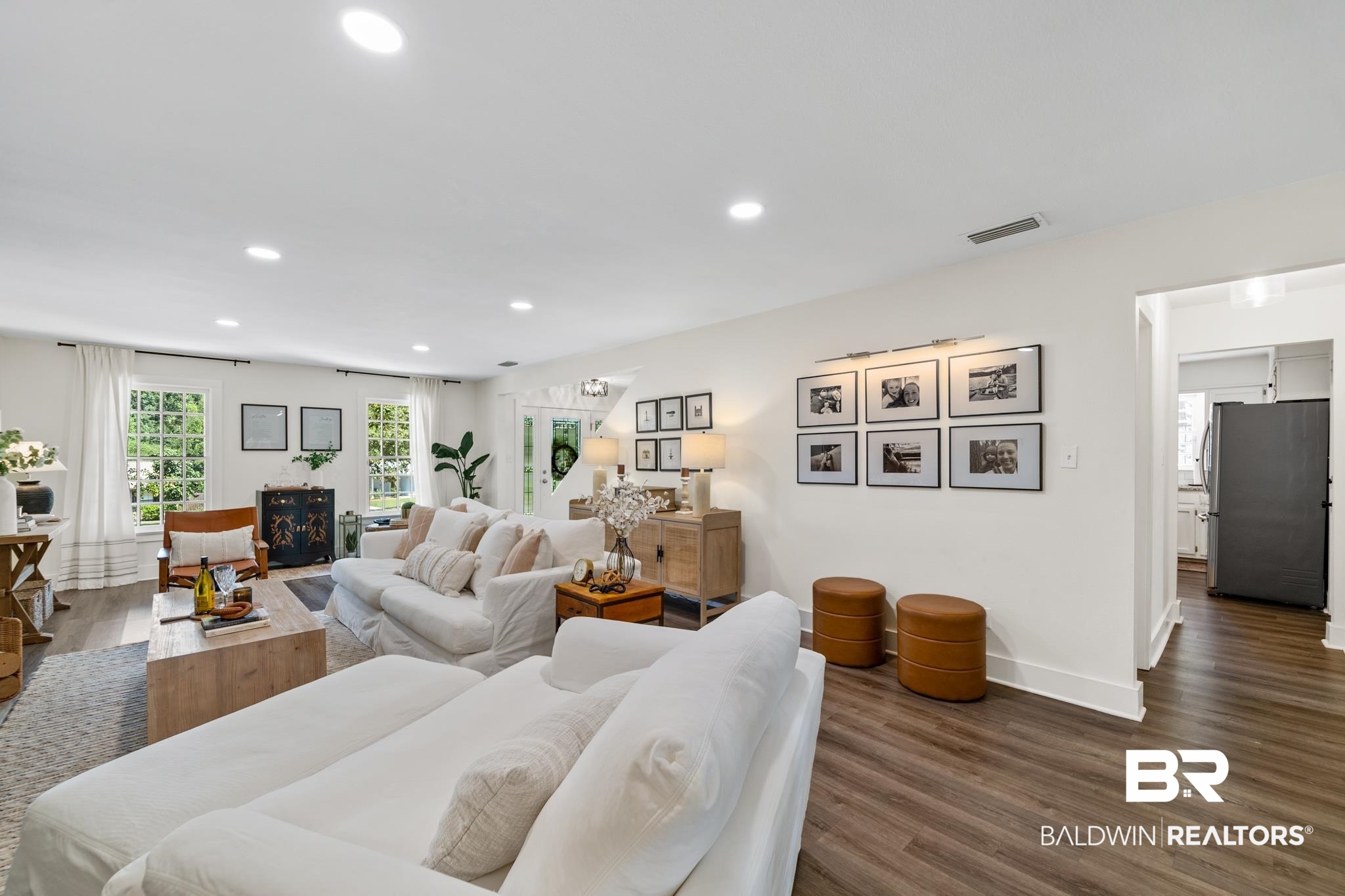 122 Ridgewood Drive Daphne, AL 36526 - Photo 11 of 53 Living Room