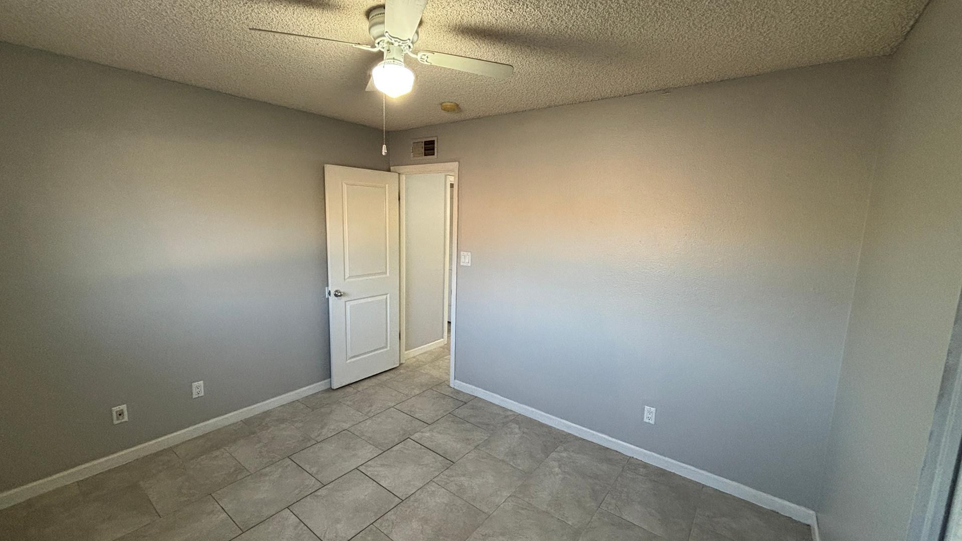 1130 East Butler Drive, Unit B4 Phoenix, AZ 85020 - Photo 11 of 17 Photo #15