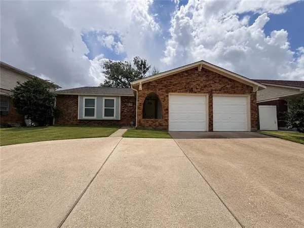 $2,050 | 805 Terry Parkway, Terrytown, LA 70056