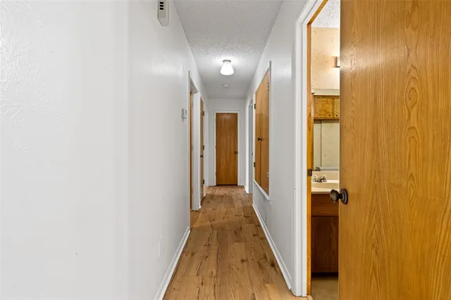 a picture of a bench